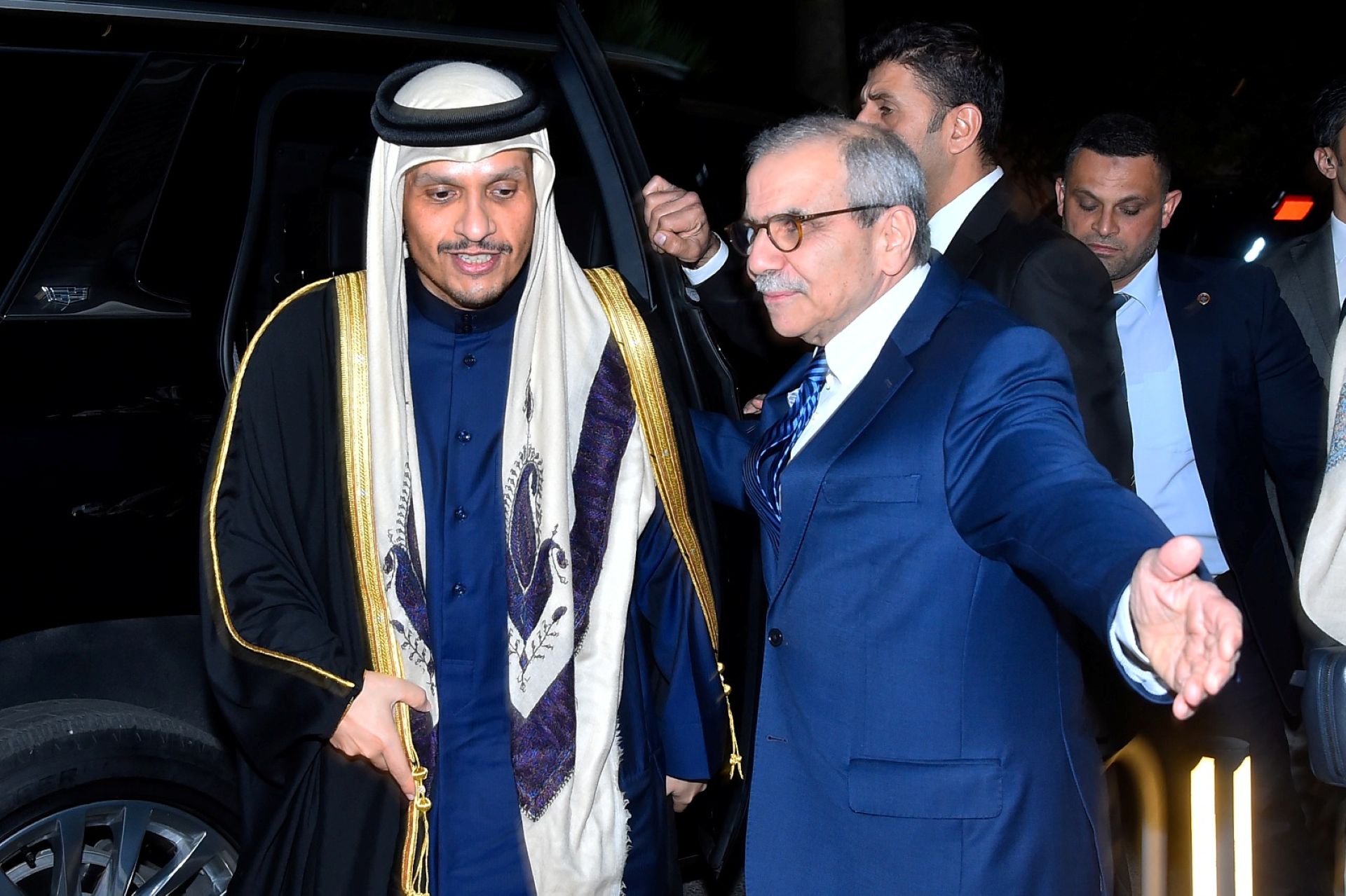 رئيس الوزراء القطري يتصل بسلام وتأكيد دعم الدوحة لاستقرار لبنان ووحدته